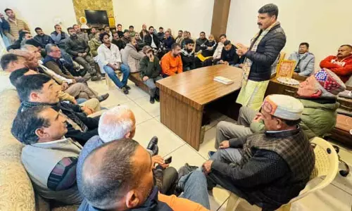 Pawan Khajuria ने बाढ़ प्रभावित परिवारों को मुआवजा बांटने में तेजी लाने की मांग की Pawan Khajuria ने बाढ़ प्रभावित परिवारों को मुआवजा बांटने में तेजी लाने की मांग की