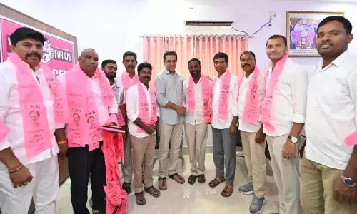 करीमनगर से Congress Leader बीआरएस में शामिल हुए