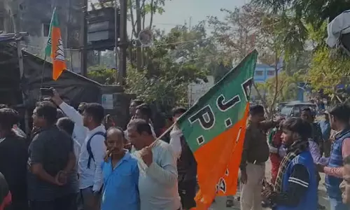 SIR को लेकर बड़े पैमाने पर विरोध प्रदर्शन, बालागढ़ में तृणमूल-बीजेपी झड़प में हंगामा हुआ SIR को लेकर बड़े पैमाने पर विरोध प्रदर्शन, बालागढ़ में तृणमूल-बीजेपी झड़प में हंगामा हुआ