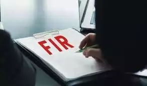 Indore : अवैध आयुर्वेदिक सीरप निर्माण का भंडाफोड़,संचालक के खिलाफ FIR Indore : अवैध आयुर्वेदिक सीरप निर्माण का भंडाफोड़,संचालक के खिलाफ FIR