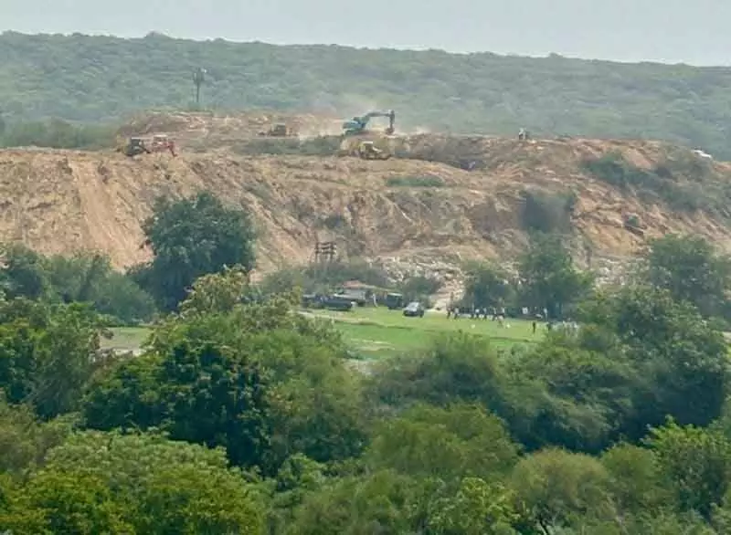 SC ने अरावली पर अवैध खनन पर रोक बढ़ाई, नुकसान की चेतावनी SC ने अरावली पर अवैध खनन पर रोक बढ़ाई, नुकसान की चेतावनी