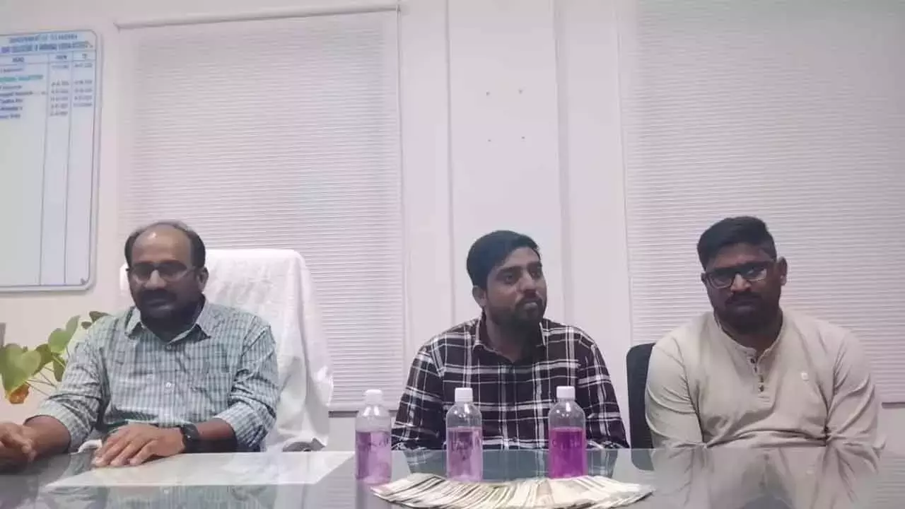 ACB ने हनमकोंडा के डिप्टी कलेक्टर के आवास पर छापा मारा ACB ने हनमकोंडा के डिप्टी कलेक्टर के आवास पर छापा मारा