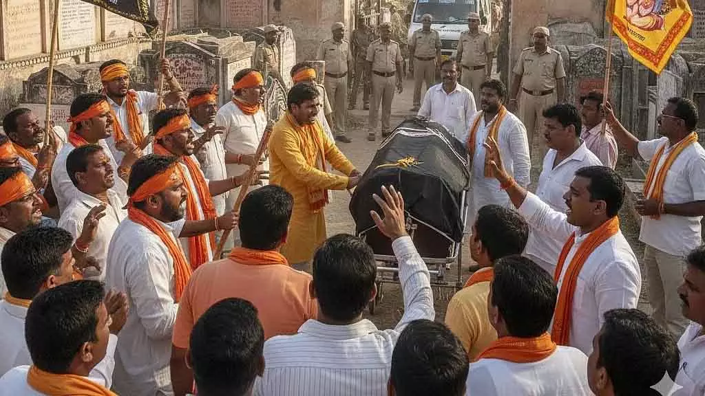 MP : जबलपुर में कब्रिस्तान में महिला को दफनाने के विरोध में हिंदू कार्यकर्ताओं ने किया प्रदर्शन MP : जबलपुर में कब्रिस्तान में महिला को दफनाने के विरोध में हिंदू कार्यकर्ताओं ने किया प्रदर्शन