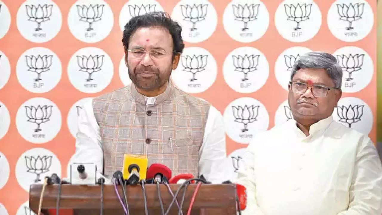 Telangana: सिंगरेनी में ‘गलत कामों’ को लेकर किशन रेड्डी नाराज Telangana: सिंगरेनी में ‘गलत कामों’ को लेकर किशन रेड्डी नाराज