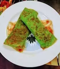 Matar Moong Dal Chilla: ब्रेकफास्ट में बनाएं स्वादिष्ट मटर मूंग दाल चील Matar Moong Dal Chilla: ब्रेकफास्ट में बनाएं स्वादिष्ट मटर मूंग दाल चील