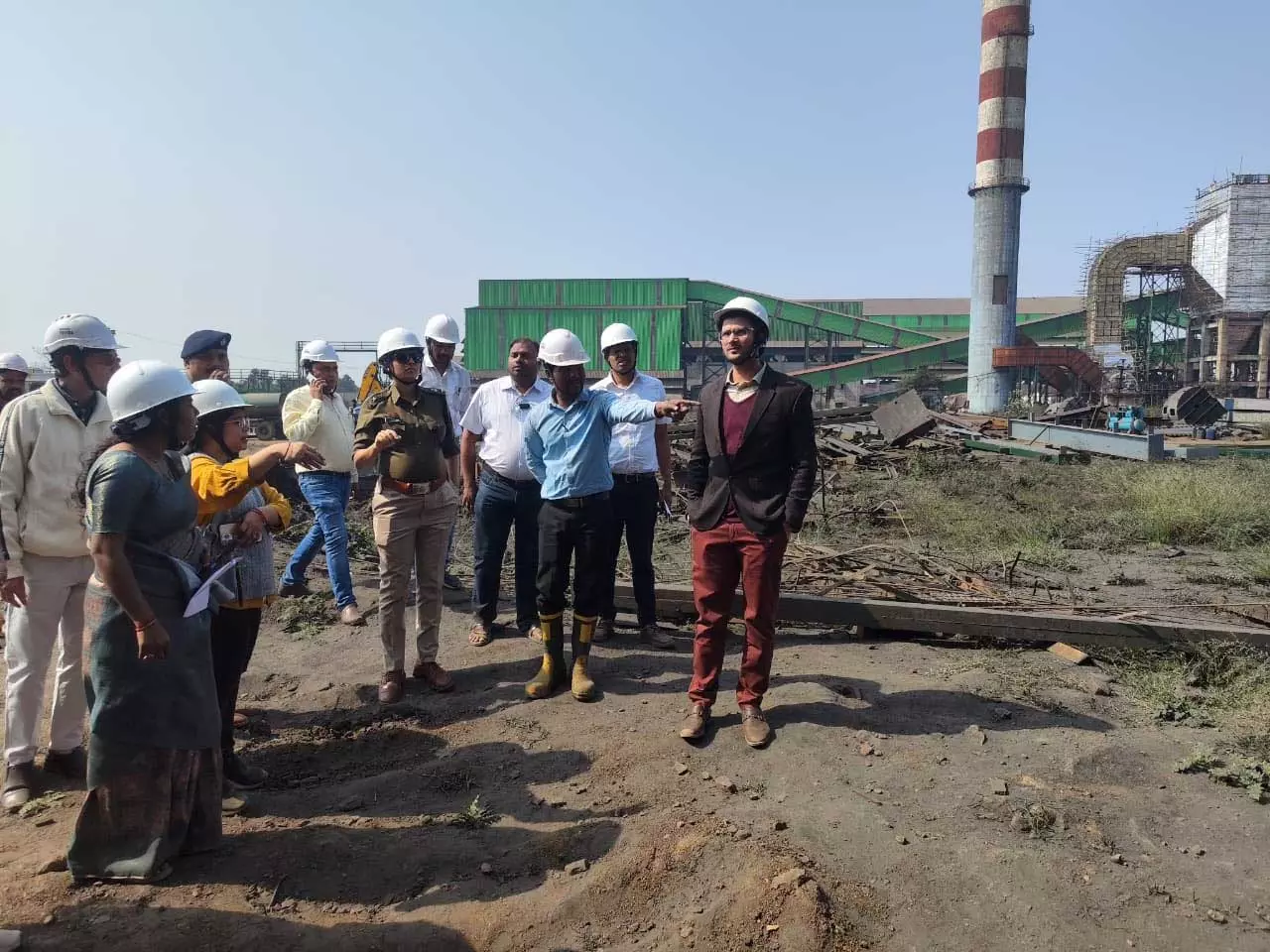 कलेक्टर एसपी और एसडीएम पहुंचे रियल इस्पात स्टील प्लांट, विस्फोट की जांच के आदेश कलेक्टर एसपी और एसडीएम पहुंचे रियल इस्पात स्टील प्लांट, विस्फोट की जांच के आदेश