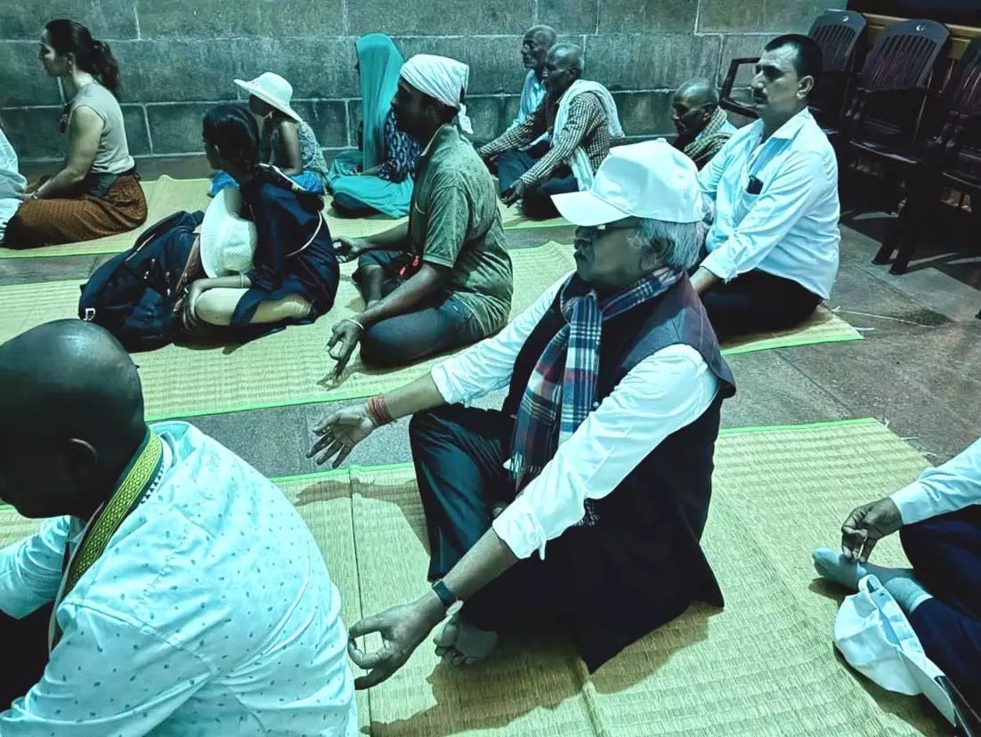 MP बृजमोहन अग्रवाल ने विवेकानंद रॉक मेमोरियल में किया ध्यान मुद्रा MP बृजमोहन अग्रवाल ने विवेकानंद रॉक मेमोरियल में किया ध्यान मुद्रा