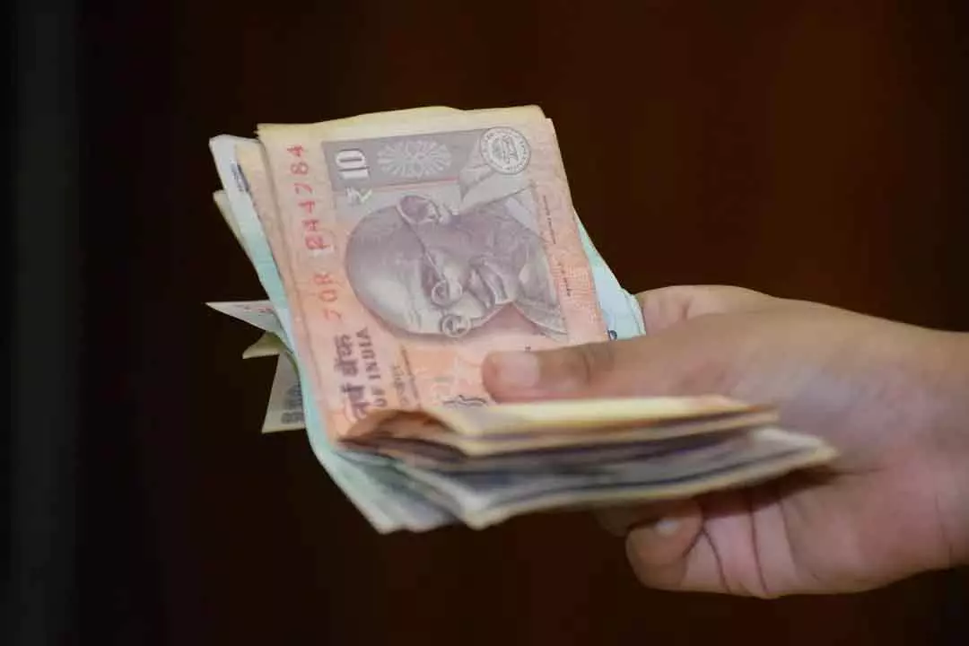 Odisha : सीएम ने ग्राम रक्षकों का मासिक वेतन 1,800 रुपये से बढ़ाकर 2,500 रुपये कर दिया है Odisha : सीएम ने ग्राम रक्षकों का मासिक वेतन 1,800 रुपये से बढ़ाकर 2,500 रुपये कर दिया है