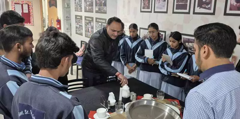 सरकारी स्कूल के छात्रों को Mandi होटल मैनेजमेंट इंस्टीट्यूट में प्रैक्टिकल अनुभव मिला सरकारी स्कूल के छात्रों को Mandi होटल मैनेजमेंट इंस्टीट्यूट में प्रैक्टिकल अनुभव मिला