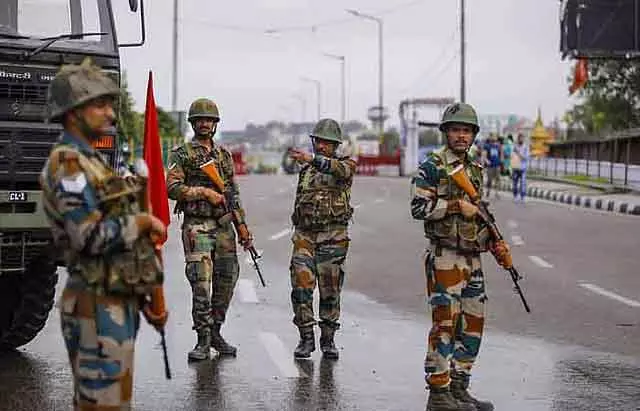 Jammu-कश्मीर में सेना का वाहन दुर्घटनाग्रस्त 10 जवान शहीद Jammu-कश्मीर में सेना का वाहन दुर्घटनाग्रस्त 10 जवान शहीद