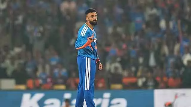 Varun Chakravarthy बॉलिंग के लीजेंड हैं: पूर्व भारतीय कप्तान Varun Chakravarthy बॉलिंग के लीजेंड हैं: पूर्व भारतीय कप्तान