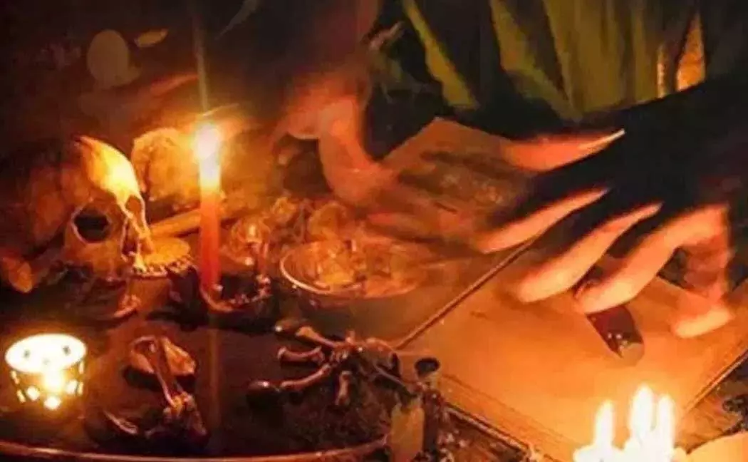बीमार मां को ठीक कराने तांत्रिक क्रिया में फंसा दुकानदार, 13 लाख की ठगी बीमार मां को ठीक कराने तांत्रिक क्रिया में फंसा दुकानदार, 13 लाख की ठगी