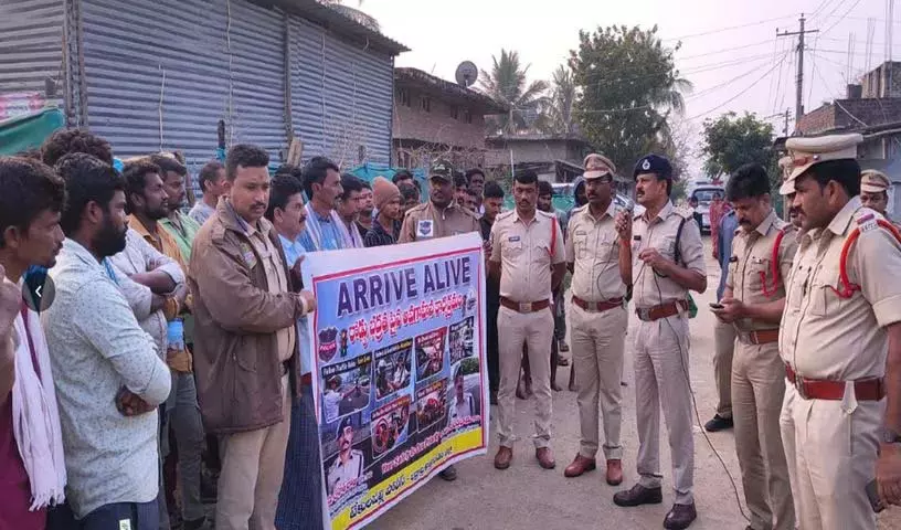 Illendu DSP ने भद्राद्री कोठागुडेम में घेरा खोज और अराइव अलाइव कार्यक्रम का संचालन किया Illendu DSP ने भद्राद्री कोठागुडेम में घेरा खोज और अराइव अलाइव कार्यक्रम का संचालन किया