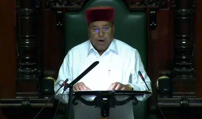 Karnataka Assembly: राज्यपाल गहलोत ने सिर्फ दो लाइनें पढ़ीं, कांग्रेस ने आलोचना की Karnataka Assembly: राज्यपाल गहलोत ने सिर्फ दो लाइनें पढ़ीं, कांग्रेस ने आलोचना की