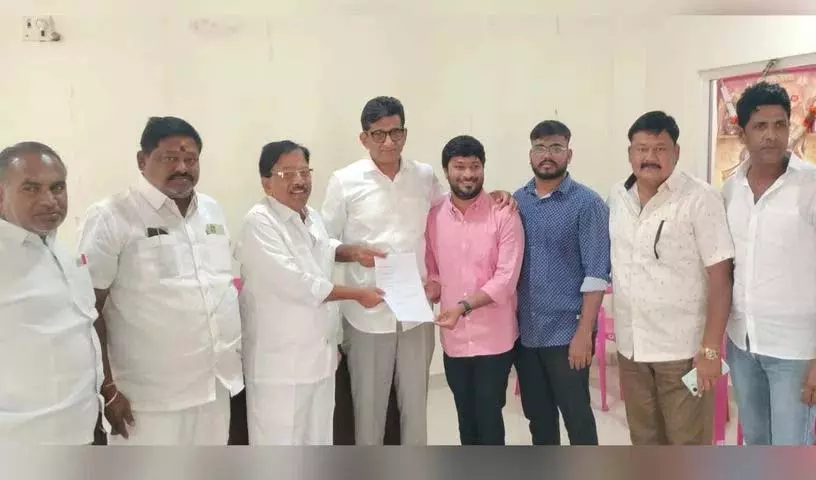 कोरुटला के विधायक Dr. Sanjay Kalvakuntla ने नगर पालिका चुनावों में एकता का आह्वान किया कोरुटला के विधायक Dr. Sanjay Kalvakuntla ने नगर पालिका चुनावों में एकता का आह्वान किया