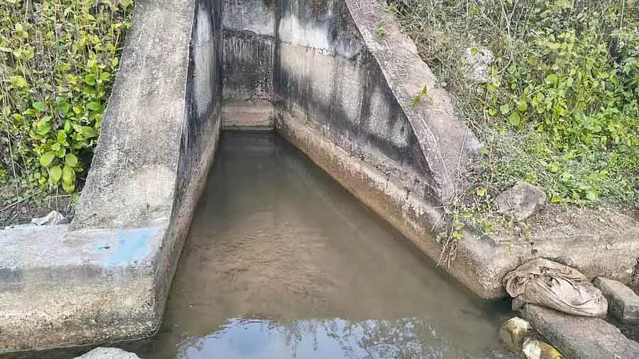 Thilavalli डोड्डा केरे जल रिसाव: स्थानीय लोग चिंतित Thilavalli डोड्डा केरे जल रिसाव: स्थानीय लोग चिंतित