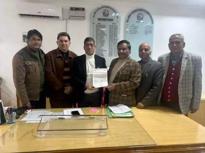 JKPSA ने बोस चेयरमैन से मुलाकात की, सिलेबस और एफिलिएशन नियमों में छूट मांगी JKPSA ने बोस चेयरमैन से मुलाकात की, सिलेबस और एफिलिएशन नियमों में छूट मांगी