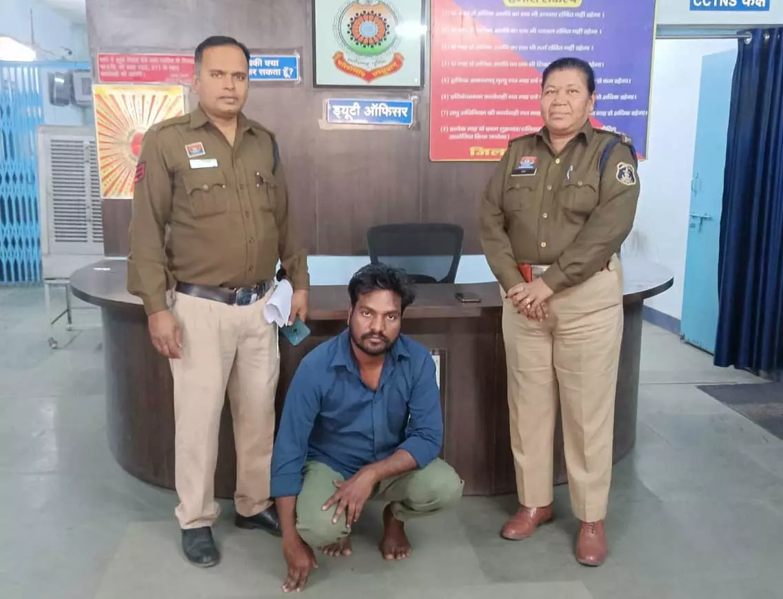 महिला को घुमाने के बहाने परिचित युवक ने किया रेप, गिरफ्तार महिला को घुमाने के बहाने परिचित युवक ने किया रेप, गिरफ्तार