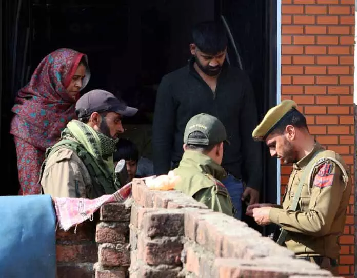 Jammu में रोहिंग्याओं के इलाकों में सर्च ऑपरेशन शुरू Jammu में रोहिंग्याओं के इलाकों में सर्च ऑपरेशन शुरू
