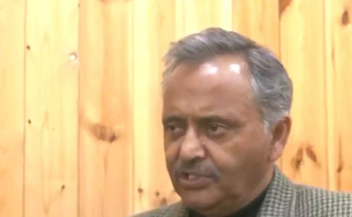 गणतंत्र दिवस धमकी गंभीर, पंचायत चुनाव 30 April तक: नरेश चौहान गणतंत्र दिवस धमकी गंभीर, पंचायत चुनाव 30 April तक: नरेश चौहान