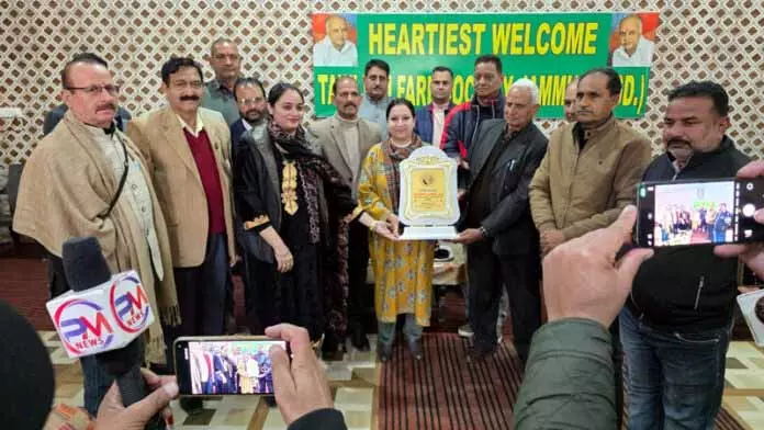 ADC ने बाढ़ प्रभावित निक्की तवी, सुरय चक इलाकों का दौरा किया ADC ने बाढ़ प्रभावित निक्की तवी, सुरय चक इलाकों का दौरा किया