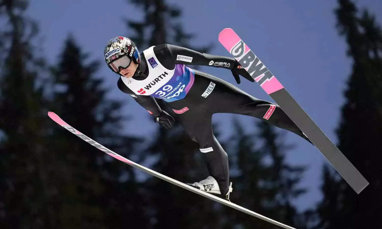 Ski Jumping में सख्ती: सूट के एक इंच के हेरफेर से भी छिन सकता है मेडल Ski Jumping में सख्ती: सूट के एक इंच के हेरफेर से भी छिन सकता है मेडल