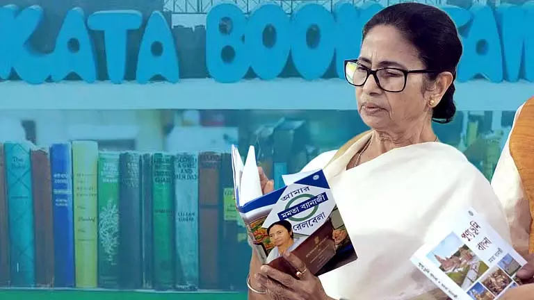 10 करोड़ रुपये में बनेगा Book Shrine, बुक फेयर के मंच पर विरोध प्रदर्शन 10 करोड़ रुपये में बनेगा Book Shrine, बुक फेयर के मंच पर विरोध प्रदर्शन