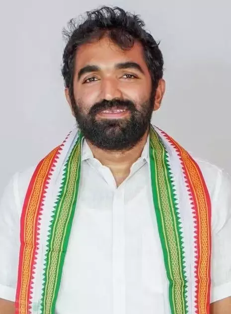 केरल : के.बी. गणेश कुमार और चांडी ओमन के बीच तीखी बहस, एक-दूसरे पर लगाए गंभीर आरोप केरल : के.बी. गणेश कुमार और चांडी ओमन के बीच तीखी बहस, एक-दूसरे पर लगाए गंभीर आरोप