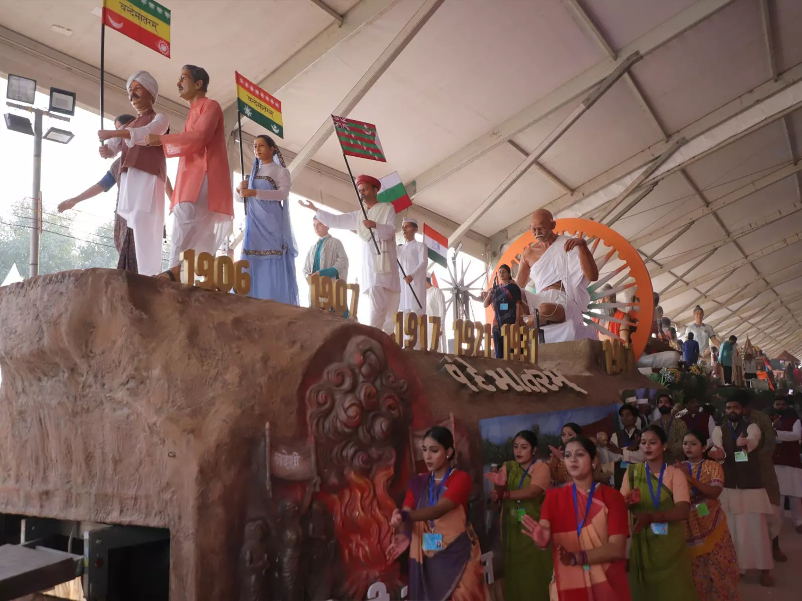 Republic Day 2026: गुजरात की झांकी स्वतंत्रता का मंत्र: वंदे मातरम थीम को प्रदर्शित करेगी Republic Day 2026: गुजरात की झांकी स्वतंत्रता का मंत्र: वंदे मातरम थीम को प्रदर्शित करेगी