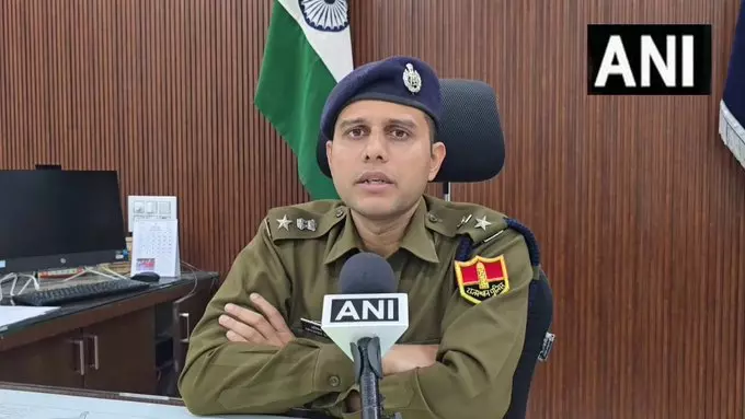 जैसलमेर में SP ने पाकिस्तान सीमा पर BSF के ऑपरेशन अलर्ट के बीच बढ़ाई गश्त, स्थानीय लोगों से सुरक्षा पर चर्चा जैसलमेर में SP ने पाकिस्तान सीमा पर BSF के ऑपरेशन अलर्ट के बीच बढ़ाई गश्त, स्थानीय लोगों से सुरक्षा पर चर्चा