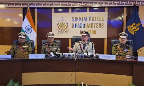 GANGTOK: सिक्किम पुलिस को राष्ट्रपति पुलिस कलर्स पुरस्कार GANGTOK: सिक्किम पुलिस को राष्ट्रपति पुलिस कलर्स पुरस्कार