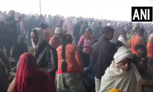 बसंत पंचमी आज, प्रयागराज संगम में श्रद्धालुओं ने किया पवित्र स्नान