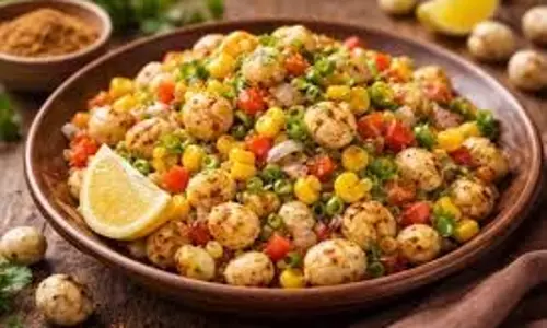 Corn Makhana Chaat: घर पर 10 मिनट में बनाइए हेल्दी कॉर्न मखाना चाट Corn Makhana Chaat: घर पर 10 मिनट में बनाइए हेल्दी कॉर्न मखाना चाट