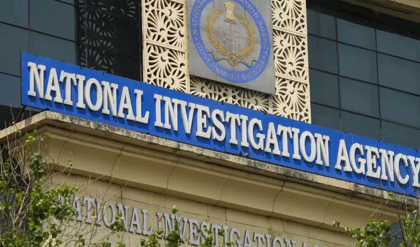Punjab: अमृतसर मंदिर ग्रेनेड हमला मामले में NIA ने 10 जगहों पर छापे मारे Punjab: अमृतसर मंदिर ग्रेनेड हमला मामले में NIA ने 10 जगहों पर छापे मारे