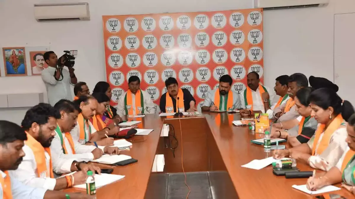 SCCL टेंडर्स की CBI जांच के लिए केंद्र तैयार: तेलंगाना BJP चीफ SCCL टेंडर्स की CBI जांच के लिए केंद्र तैयार: तेलंगाना BJP चीफ