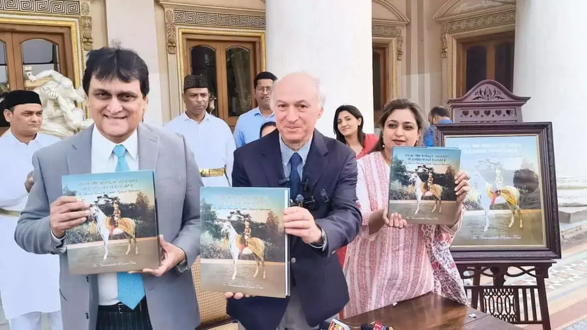 अज़मत जाह ने आठवें निज़ाम की दुर्लभ तस्वीरों वाली किताब लॉन्च की
