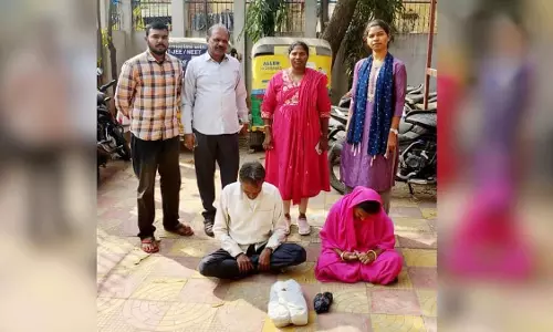 एक्साइज टीम ने नामपल्ली में रेड में 1.3 kg गांजा जब्त, दो लोग गिरफ्तार एक्साइज टीम ने नामपल्ली में रेड में 1.3 kg गांजा जब्त, दो लोग गिरफ्तार