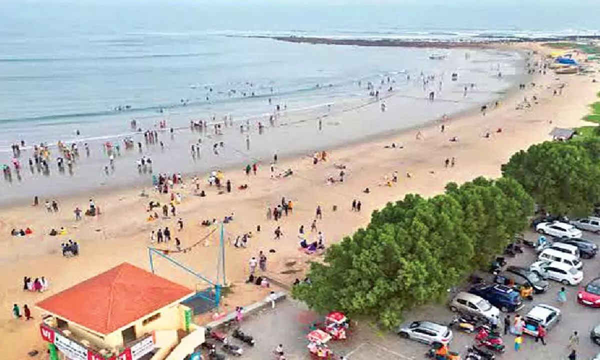 Andhra: विशाखा उत्सव में दर्शकों का ध्यान खींचने के लिए कई कार्यक्रम Andhra: विशाखा उत्सव में दर्शकों का ध्यान खींचने के लिए कई कार्यक्रम