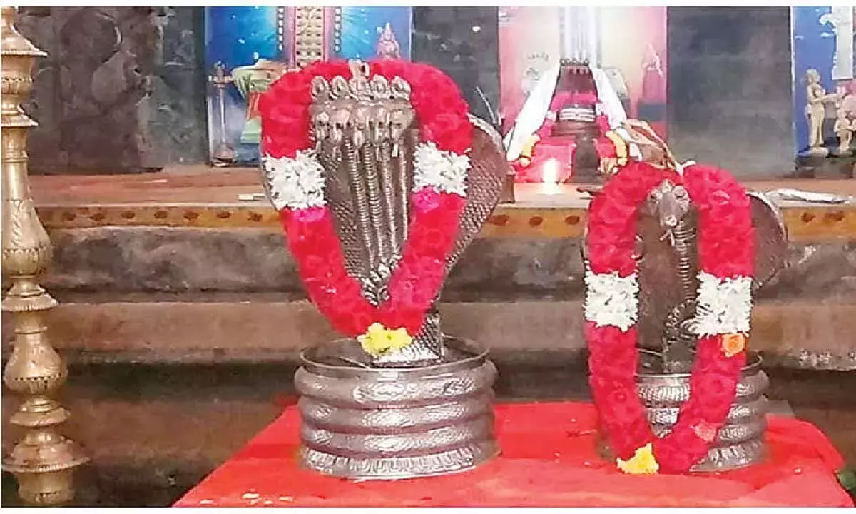 चांदी की कीमतों में उछाल से Srikalahasti मंदिर के सामने नई चुनौती खड़ी हो गई है चांदी की कीमतों में उछाल से Srikalahasti मंदिर के सामने नई चुनौती खड़ी हो गई है