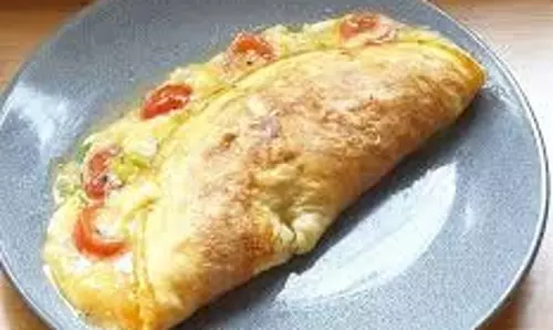 Tomato Omelette  : ब्रेकफास्ट में बनाएं टोमैटो ऑमलेट