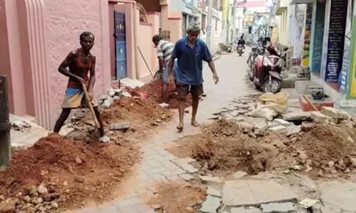 तूफान और मॉनसून की बारिश से सड़कें खराब हुई : CM ने मरम्मत के लिए 1,503 करोड़ मंज़ूर किए तूफान और मॉनसून की बारिश से सड़कें खराब हुई : CM ने मरम्मत के लिए 1,503 करोड़ मंज़ूर किए