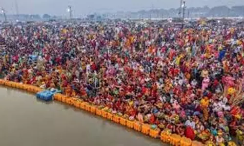 Prayagraj: संगम पर आठ बजे तक एक करोड़ से ज्यादा ने किया स्नान Prayagraj: संगम पर आठ बजे तक एक करोड़ से ज्यादा ने किया स्नान