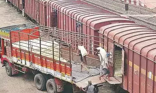 Central रेलवे ने बॉक्साइट और अकेशिया पल्प लोडिंग शुरू करके अपने फ्रेट बास्केट का विस्तार किया
