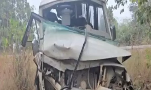 कांकेर में बड़ा हादसा, स्कॉर्पियो और बोलेरो की भिड़ंत से 13 लोग घायल कांकेर में बड़ा हादसा, स्कॉर्पियो और बोलेरो की भिड़ंत से 13 लोग घायल