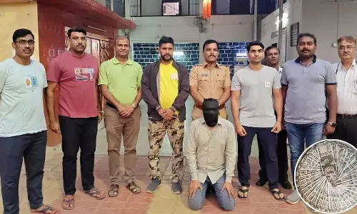 Thane: कल्याण में ₹20,000 की रिश्वत लेते हुए फर्जी रेलवे विजिलेंस इंस्पेक्टर गिरफ्तार