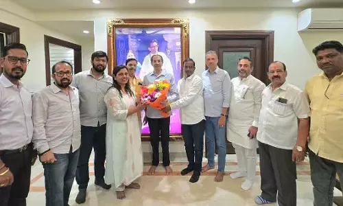 शिवसेना (UBT) नगरसेविका डॉ. सरिता म्हस्के फिर से प्रकट हुई, दलबदल की चर्चा शांत हुई शिवसेना (UBT) नगरसेविका डॉ. सरिता म्हस्के फिर से प्रकट हुई, दलबदल की चर्चा शांत हुई