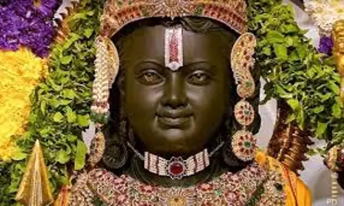 Ayodhya: प्राण प्रतिष्ठा वर्षगांठ पर  रामलला के दर्शन को उमड़ी श्रद्धालुओं की भीड़