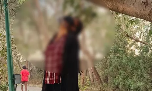 रायपुर में तालाब किनारे पेड़ में लटकी मिली लाश