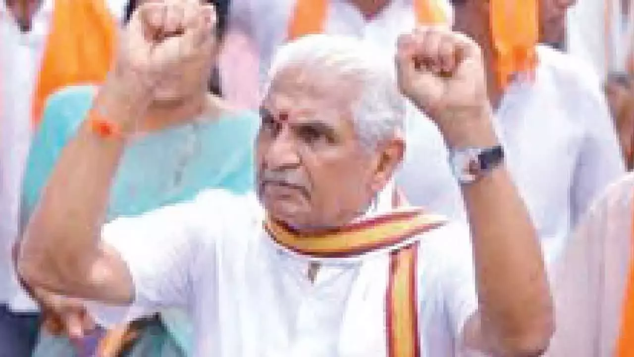 Police ने कथित हेट स्पीच के आरोप में RSS नेता भट्ट के खिलाफ मामला दर्ज किया Police ने कथित हेट स्पीच के आरोप में RSS नेता भट्ट के खिलाफ मामला दर्ज किया