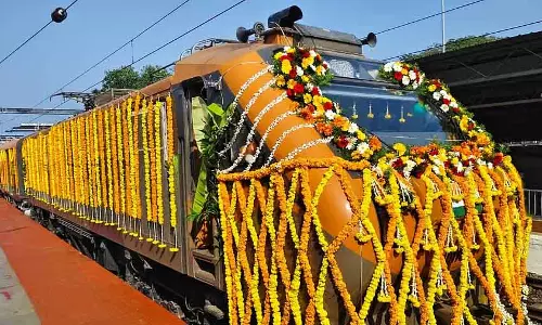 PM Modi ने केरल में 3 और अमृत भारत एक्सप्रेस ट्रेनों को हरी झंडी दिखाई PM Modi ने केरल में 3 और अमृत भारत एक्सप्रेस ट्रेनों को हरी झंडी दिखाई